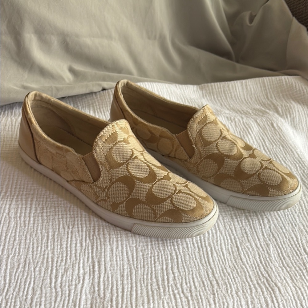 Coach Allegra Slip-On Sneakers Beige Signature Canvas Size 7.5 B